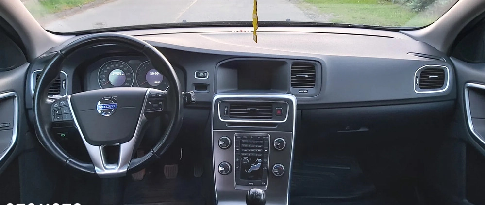 Volvo V60 cena 33900 przebieg: 203000, rok produkcji 2011 z Inowrocław małe 497